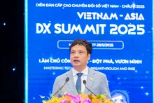 Nguyen Van Khoa, presidente de VINASA, pronuncia el discurso inaugural de la cumbre. (Foto: VGP)