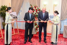Los presidentes de Vietnam y Hungría inauguran la exposición (Foto: Nhan Dan)