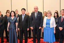 [Foto] Dirigentes vietnamita y húngaro inauguran exposición fotográfica de Bozoky Dezso
