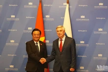 El vicepresidente de la Asamblea Nacional de Vietnam Le Minh Hoan y el primer vicepresidente de la Duma Estatal rusa, Iván Melnikov. (Foto: Nhan Dan)