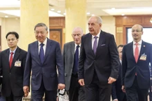 El secretario general del Partido Comunista de Vietnam, To Lam, recibe al presidente húngaro, Sulyok Tamás. (Foto: Nhan Dan)