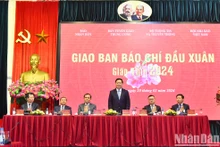El secretario del Comité Central del PCV y jefe de su Comisión de Comunicación y Educación, Nguyen Trong Nghia, habla en la reunión. 