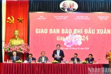 El secretario del Comité Central del PCV y jefe de su Comisión de Comunicación y Educación, Nguyen Trong Nghia, interviene en la cita.