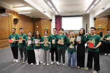 Ganadores de concursos en el evento (Foto: VNA)