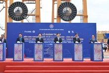 [Foto] Presidente asiste a la inauguración del terminal internacional de contenedores en Hai Phong