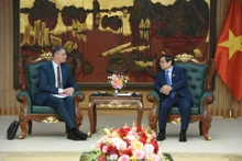 [Foto] Premier vietnamita recibe al embajador de Francia 