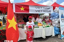 La Embajada de Vietnam en Angola, junto con la comunidad vietnamita, participa en la segunda edición del evento “Petro Sem Fronteiras” (Foto: VNA)