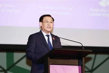 El presidente de la Asamblea Nacional, Vuong Dinh Hue, habla en el Instituto de Política Australia-Vietnam. (Fotografía: VNA)