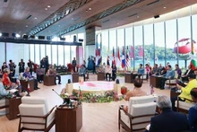 En una sesión restringida de la 42 Cumbre de la Asean. (Fotografía: VNA)