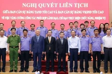 El presidente de Vietnam, Vo Van Thuong, y dirigentes de la Fiscalía Suprema Popular. (Fotografía: VNA)