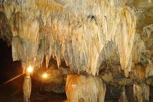 En el interior de la cueva Pusamcap. (Fotografía: laichau.gov.vn)