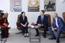 Zdenko Lucić, secretario de Estado del Ministerio de Relaciones Exteriores de Croacia, recibe a la vicepresidenta Vo Thi Anh Xuan. (Fotografía: VNA)