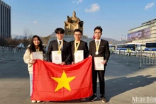 Cuatro alumnos de la escuela secundaria de élite Le Hong Phong ganan medallas de oro en la Olimpiada Mundial de Creatividad e Invención.