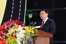 El presidente de la Asamblea Nacional de Vietnam, Vuong Dinh Hue, interviene en el acto (Foto: VNA)