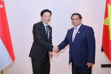 El primer ministro vietnamita Pham Minh Chinh y su similar singapurense, Lawrence Wong, mantienen sus primeras conversaciones en el marco de la reunión anual entre los dos dirigentes, en ocasión de su asistencia a las 44ª y 45ª Cumbres de la Asean, celebradas en octubre de 2024. (Foto: VGP)