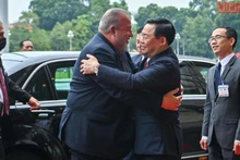 [Foto] Máximo dirigente legislativo de Vietnam sostiene reunión con primer ministro de Cuba