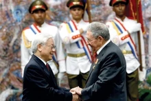 El secretario general del Partido Comunista de Vietnam, Nguyen Phu Trong, se reúne con el primer secretario del Partido Comunista de Cuba, Raúl Castro Ruz, durante su visita de Estado a La Habana, el 3 de marzo de 2018. (Fotografía: Ministerio de Relaciones Exteriores de Vietnam)