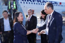 La vicepresidenta Vo Thi Anh Xuan llega a Túnez para la XVIII Cumbre de la Francofonía. (Fotografía: VNA)