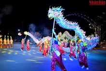 [Foto] Lucido espectáculo callejero en Festival de Ninh Binh 2022