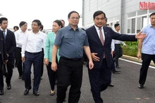 El primer ministro Pham Minh Chinh visita la fábrica de automóviles Hyundai.