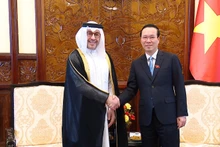 El presidente de Vietnam, Vo Van Thuong, y el embajador de Qatar, Khalid Ali Abdullah Abel (Fotografía: Nhan Dan)