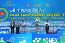 Acto de entrega de medallas a atletas en el Torneo Internacional de Bádminton Ciputra Hanoi – Yonex Sunrise 2023 (Foto: Internet)