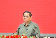 El primer ministro Pham Minh Chinh habla en el evento.