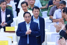 El primer ministro de Vietnam, Pham Minh Chinh, llega a la conferencia.