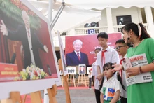 Exposición fotográfica sobre el secretario general Nguyen Phu Trong: Opción atractiva para los hanoyenes en el fin de semana 