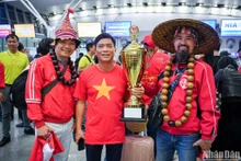 [Foto] Aficionados vietnamitas viajan a Tailandia para animar a su selección nacional de fútbol