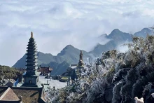 Hielo cubre la cima del Fansipan 