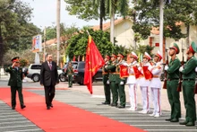 El secretario general del Partido Comunista de Vietnam, To Lam, visita Comando Militar de la provincia de Binh Duong. (Foto: baobinhduong.vn)