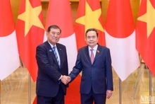 [Foto] Titular de Parlamento vietnamita se reúne con primer ministro japonés