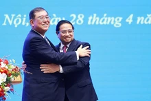 El primer ministro de Vietnam, Pham Minh Chinh, y su homólogo de Japón, Ishiba Shigeru. (Foto: VNA)