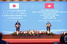 El primer ministro de Vietnam, Pham Minh Chinh, y su homólogo de Japón, Ishiba Shigeru, en la rueda de prensa. (Foto: VGP)