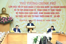 El primer ministro de Vietnam, Pham Minh Chinh, preside una reunión.
