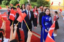 Acto de bienvenida al príncipe heredero de Dinamarca, Frederik André Henrik Christian, en Hanói (Fotografía: VNA)