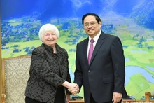 El primer ministro de Vietnam, Pham Minh Chinh, y la secretaria de Tesoro de Estados Unidos, Janet Yelle.