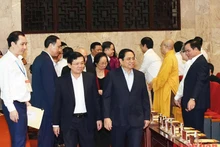 [Foto] Primer ministro de Vietnam asiste al programa "Todo el país se une por los pobres"