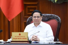 [Foto] Premier vietnamita preside reunión sobre eliminación de viviendas temporales y en ruinas