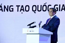 El primer ministo de Vietnam, Pham Minh Chinh, habla en el evento.