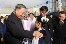 Máximo dirigente vietnamita visita escuela Ho Chi Minh en Mongolia