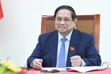 [Foto] Premier vietnamita mantiene conversación telefónica con su homólogo singapurense