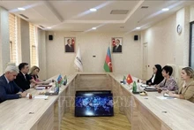 La directora general de la VNA, Vu Viet Trang, se reúne con el presidente de la agencia nacional de noticias azerbaiyana Azertac, Vugar Alyev. (Foto: VNA)