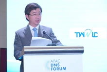 El viceministro de Ciencia y Tecnología Bui Hoang Phuong habla en el foro.