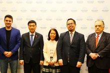 La delegación de la Asamblea Nacional de Vietnam y representantes del Grupo Parlamentario de Amistad Argentina - Vietnam. (Foto: VNA)