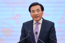 El ministro Tran Van Son, presidente de la Oficina Gubernamental habla en el evento. (Fotografía: thoibaonganhang.vn)