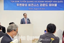 Chau Van Lam, secretario del Comité del Partido de la provincia de Tuyen Quang, habla en el evento. (Fotografía: baotuyenquang.com.vn)