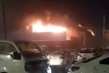 Escena del incendio. (Fotografía: Arab News)
