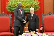 [Foto] Máximo dirigente partidista de Vietnam recibe al presidente del Parlamento de Cuba